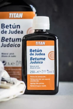 Betún de Judea Titan