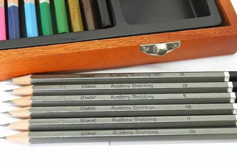 Caja de Madera lápices surtidos Academy Derwent
