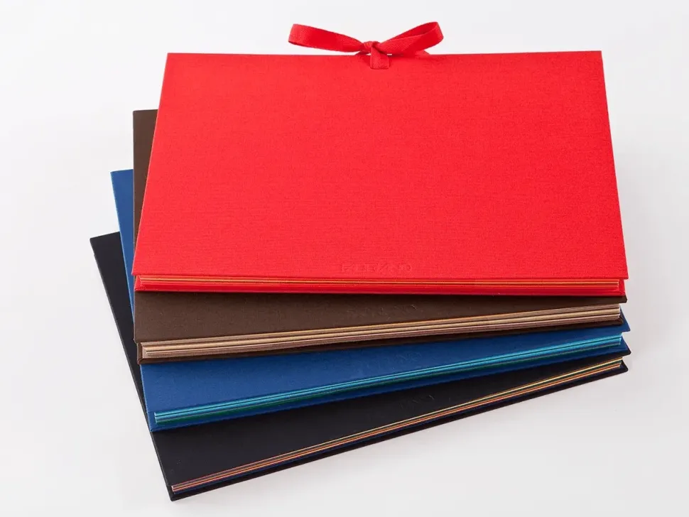 Carpeta multicolor con bordes reforzados y cierre con cinta Fabriano 35x24,5cm