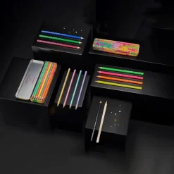 Estuche metal 13 lápices de colores Les Fulgureuses Germanier Caran D'Ache
